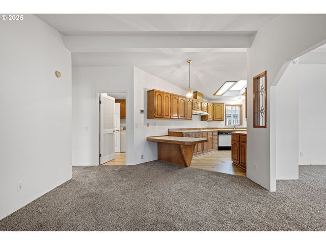 1699 N TERRY St 152, Eugene, OR 97402