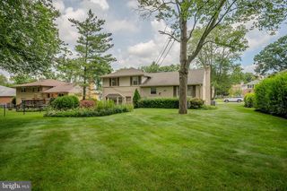 2406 LARCHWOOD RD, Wilmington, DE 19810