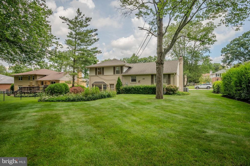 2406 LARCHWOOD RD, Wilmington, DE 19810