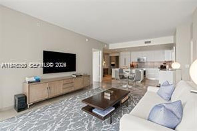 68 SE 6th St 1209, Miami, FL 33131