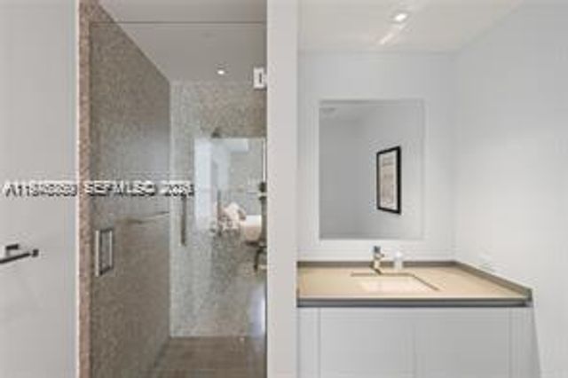 68 SE 6th St 1209, Miami, FL 33131