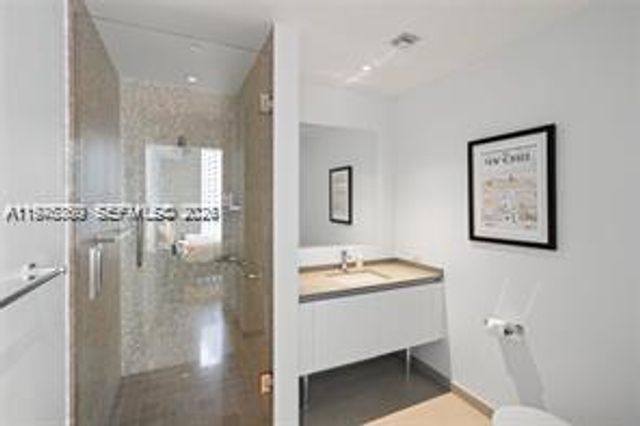 68 SE 6th St 1209, Miami, FL 33131