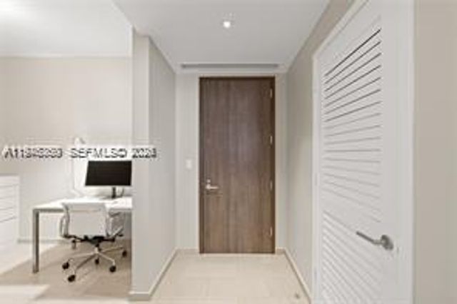 68 SE 6th St 1209, Miami, FL 33131