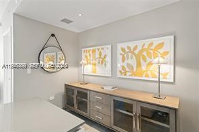 68 SE 6th St 1209, Miami, FL 33131