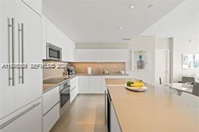 68 SE 6th St 1209, Miami, FL 33131