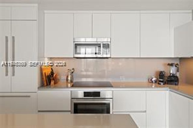 68 SE 6th St 1209, Miami, FL 33131