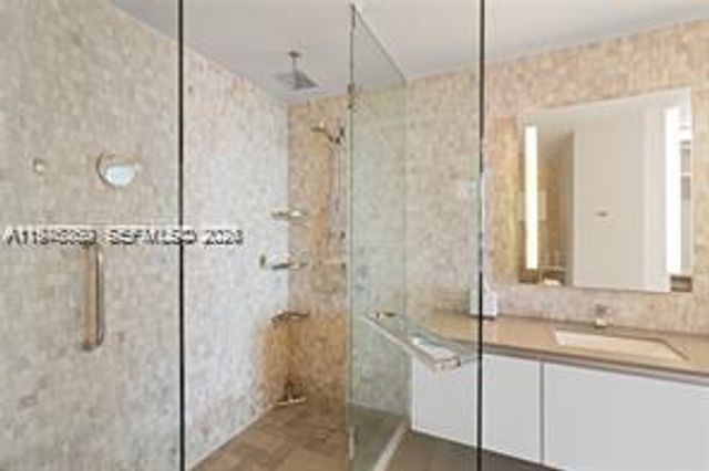 68 SE 6th St 1209, Miami, FL 33131