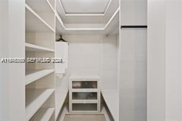 68 SE 6th St 1209, Miami, FL 33131