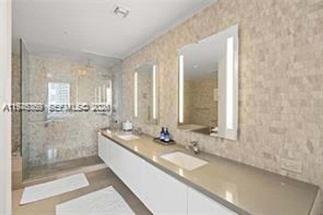 68 SE 6th St 1209, Miami, FL 33131