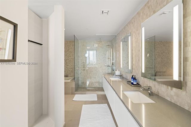 68 SE 6th St 1209, Miami, FL 33131