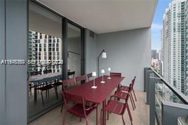 68 SE 6th St 1209, Miami, FL 33131