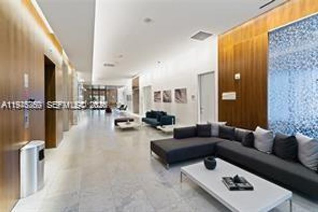 68 SE 6th St 1209, Miami, FL 33131