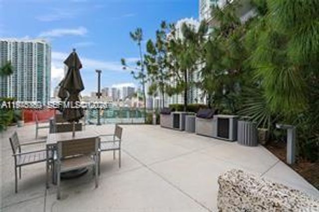 68 SE 6th St 1209, Miami, FL 33131