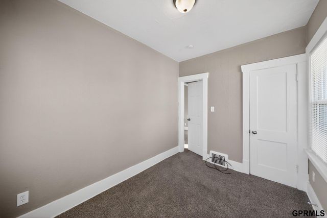 2008 N 48Th Street, Omaha, NE 68104