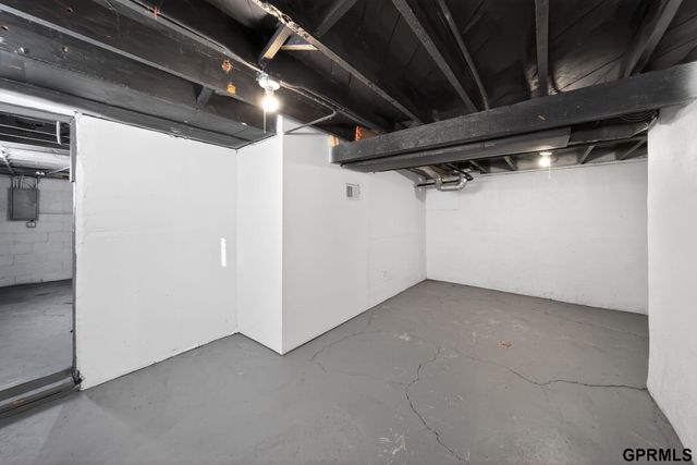 2008 N 48Th Street, Omaha, NE 68104