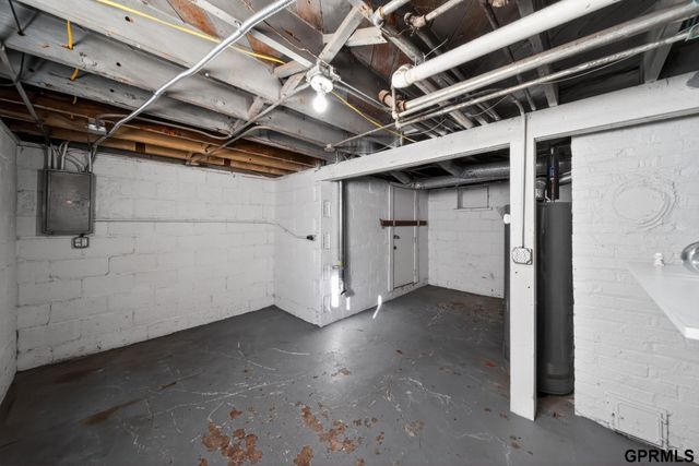 2008 N 48Th Street, Omaha, NE 68104