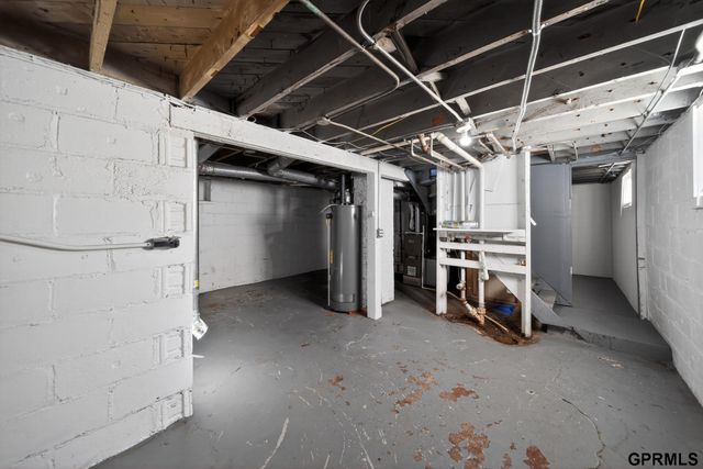 2008 N 48Th Street, Omaha, NE 68104