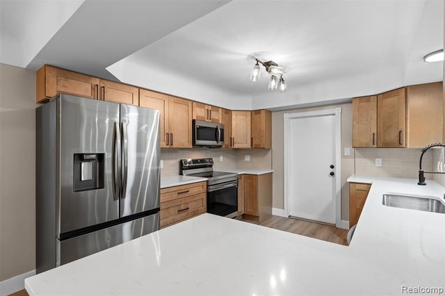 1175 South Boulevard, Troy, MI 48098