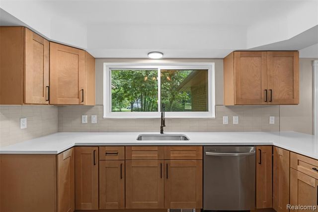 1175 South Boulevard, Troy, MI 48098