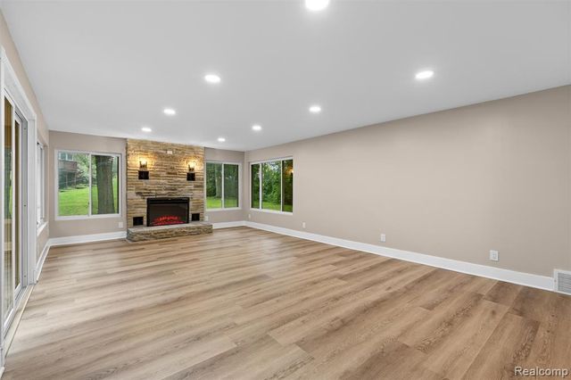 1175 South Boulevard, Troy, MI 48098