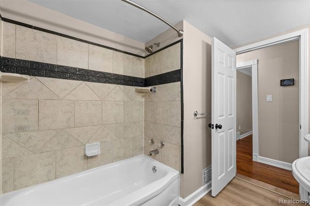 1175 South Boulevard, Troy, MI 48098