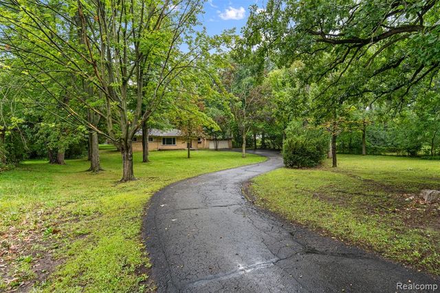 1175 South Boulevard, Troy, MI 48098