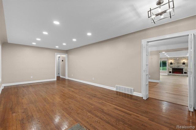 1175 South Boulevard, Troy, MI 48098