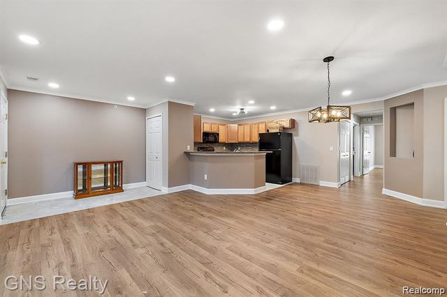 53216 Manchester Avenue, Shelby Twp, MI 48316