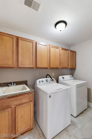 53216 Manchester Avenue, Shelby Twp, MI 48316