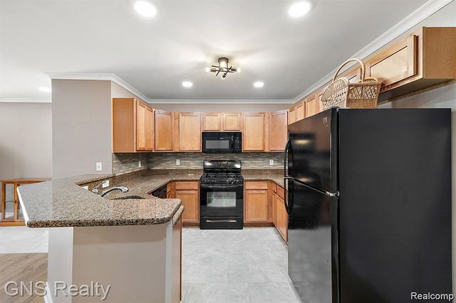 53216 Manchester Avenue, Shelby Twp, MI 48316