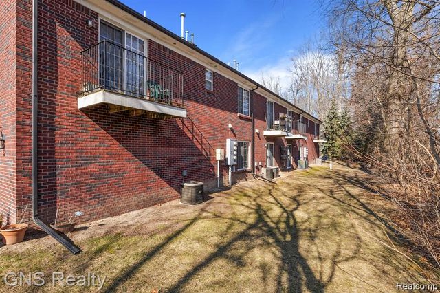 53216 Manchester Avenue, Shelby Twp, MI 48316