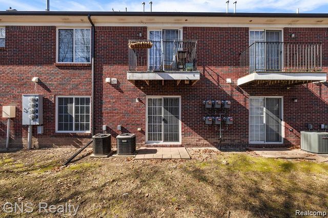 53216 Manchester Avenue, Shelby Twp, MI 48316