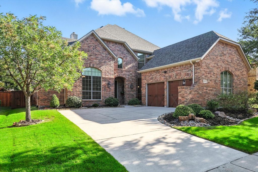 1121 Burnett Drive, Lantana, TX 76226