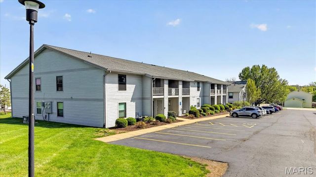 1637 Summergate Parkway, St Charles, MO 63303