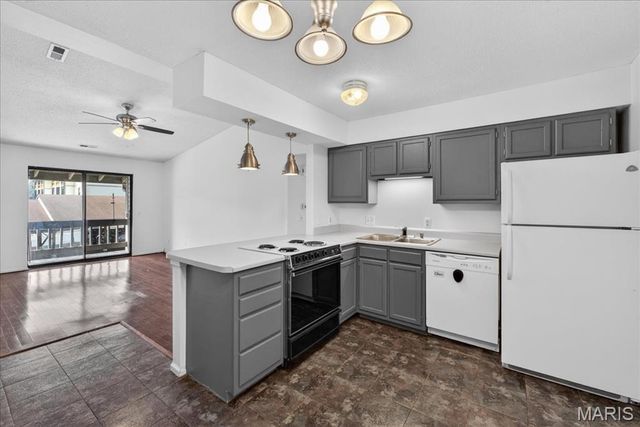 1637 Summergate Parkway, St Charles, MO 63303