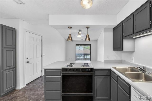1637 Summergate Parkway, St Charles, MO 63303