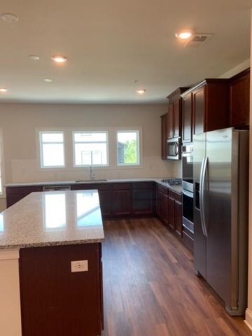 908 Sweetwater Grove, Woodstock, GA 30188