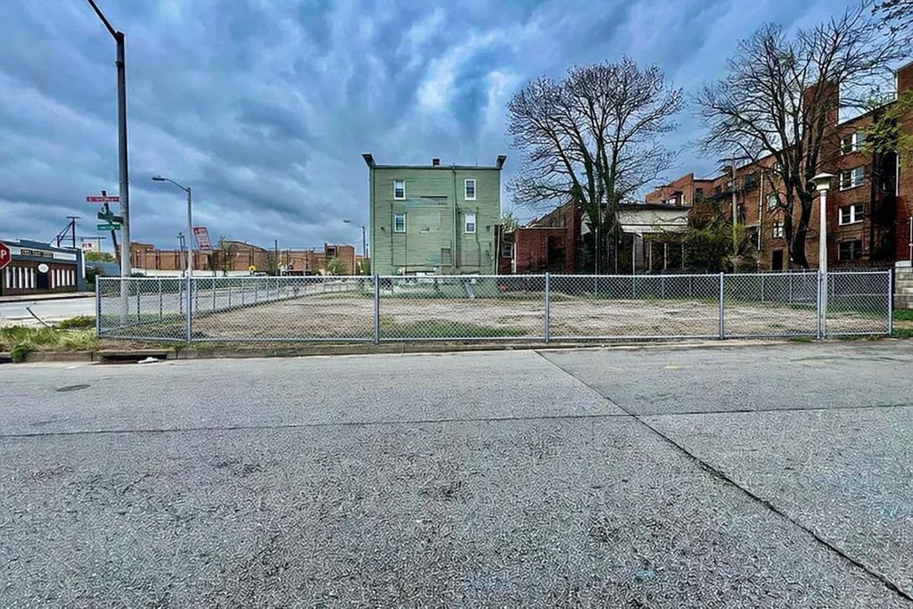 2100 DENISON ST, Baltimore, MD 21216