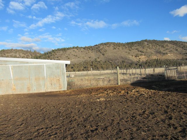 29277 N Highway 97 Highway N 251122, Chiloquin, OR 97624