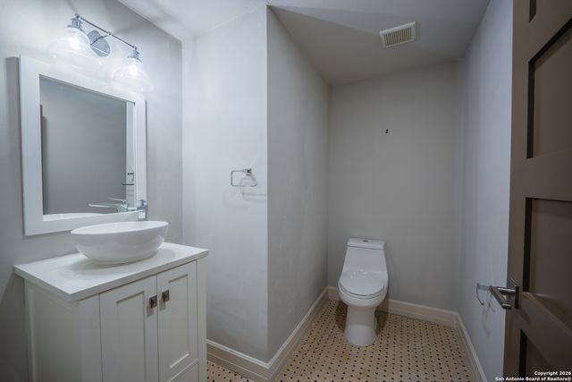 208 Lemonwood, Castle Hills, TX 78213