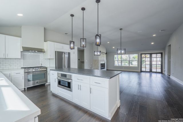 208 Lemonwood, Castle Hills, TX 78213