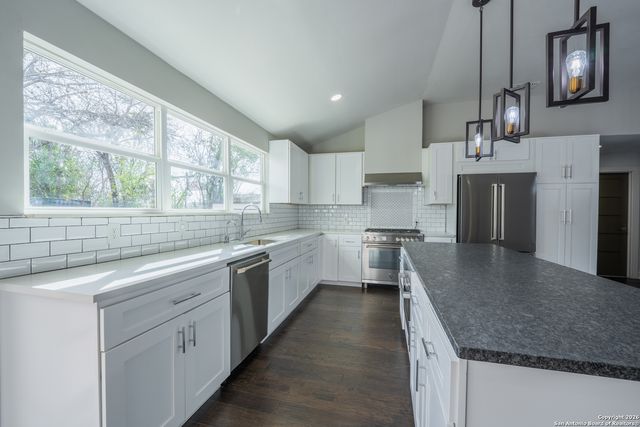 208 Lemonwood, Castle Hills, TX 78213