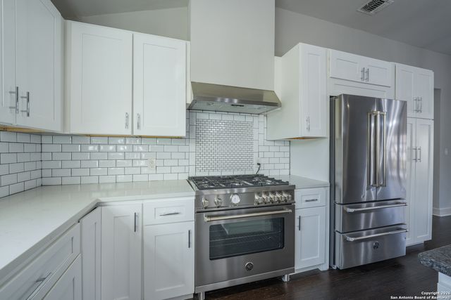 208 Lemonwood, Castle Hills, TX 78213