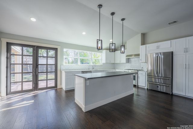 208 Lemonwood, Castle Hills, TX 78213