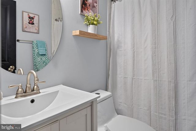 2111 RAND PL NE, Washington, DC 20002