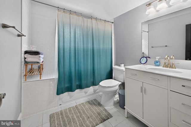 2111 RAND PL NE, Washington, DC 20002