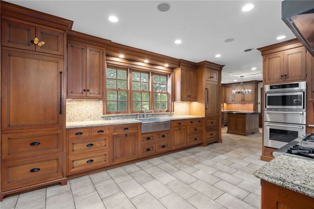 169 Country Club Rd, Sewickley Heights, PA 15143