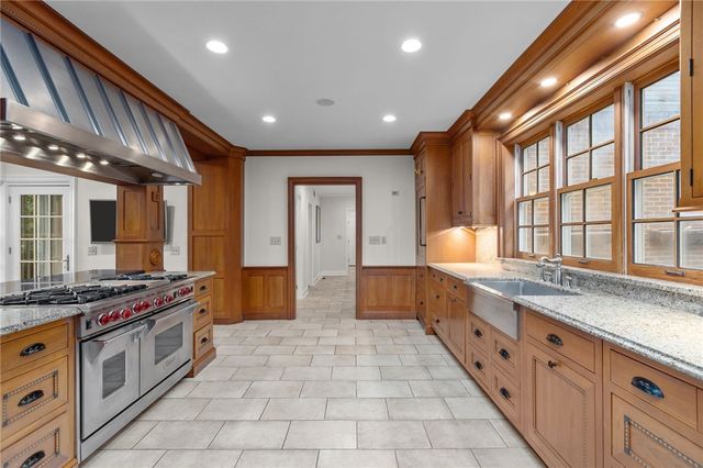 169 Country Club Rd, Sewickley Heights, PA 15143