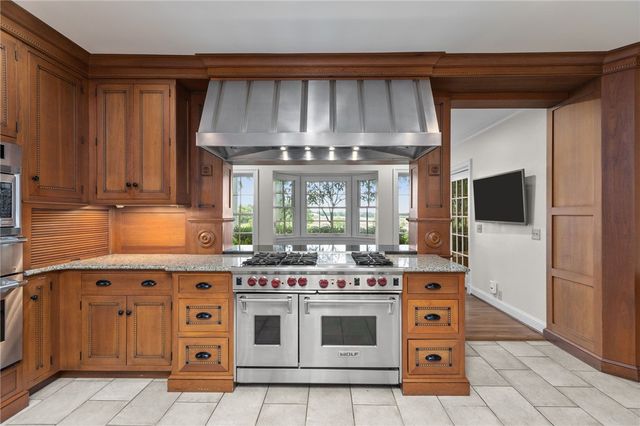 169 Country Club Rd, Sewickley Heights, PA 15143