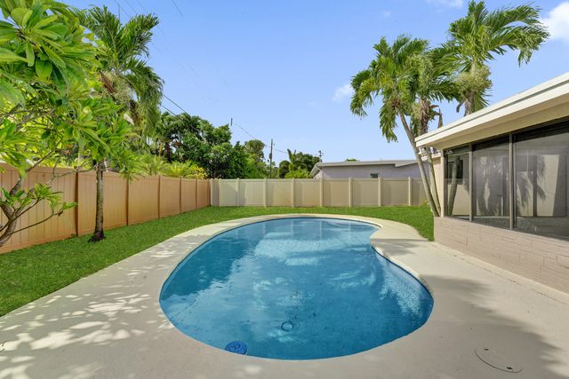 4360 NE 13th Avenue, Oakland Park, FL 33334